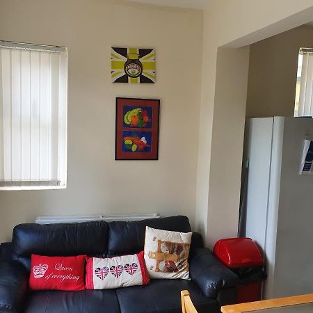 12 Person 6 Bedroom Self Catering House Liverpool Eksteriør bilde