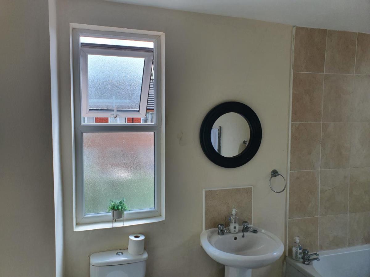 12 Person 6 Bedroom Self Catering House Liverpool Eksteriør bilde