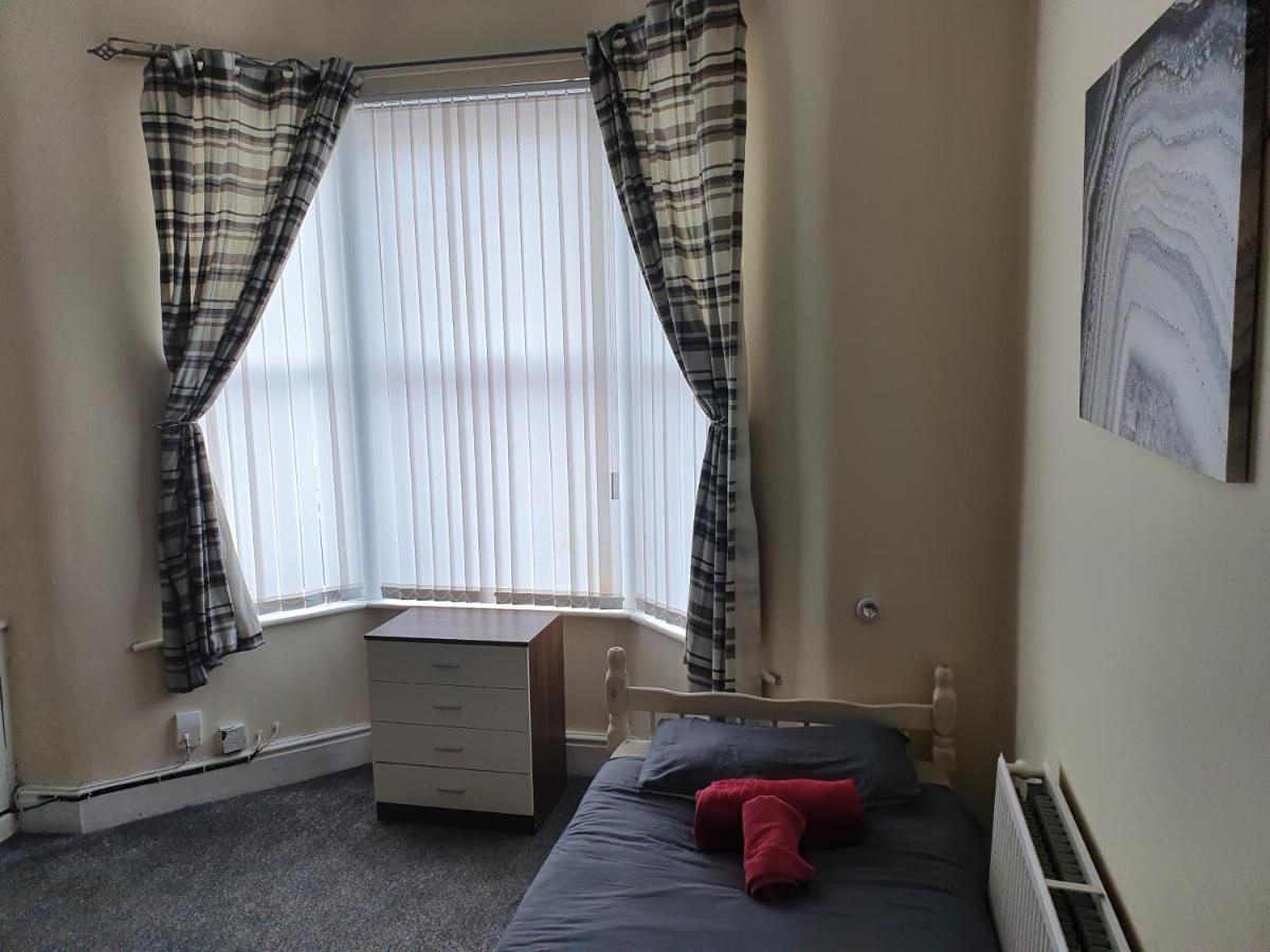 12 Person 6 Bedroom Self Catering House Liverpool Eksteriør bilde
