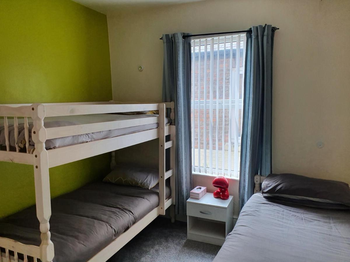 12 Person 6 Bedroom Self Catering House Liverpool Eksteriør bilde