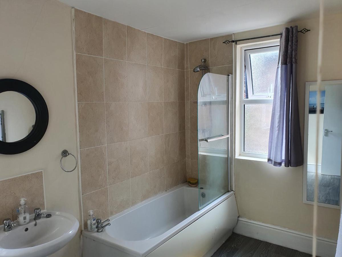 12 Person 6 Bedroom Self Catering House Liverpool Eksteriør bilde