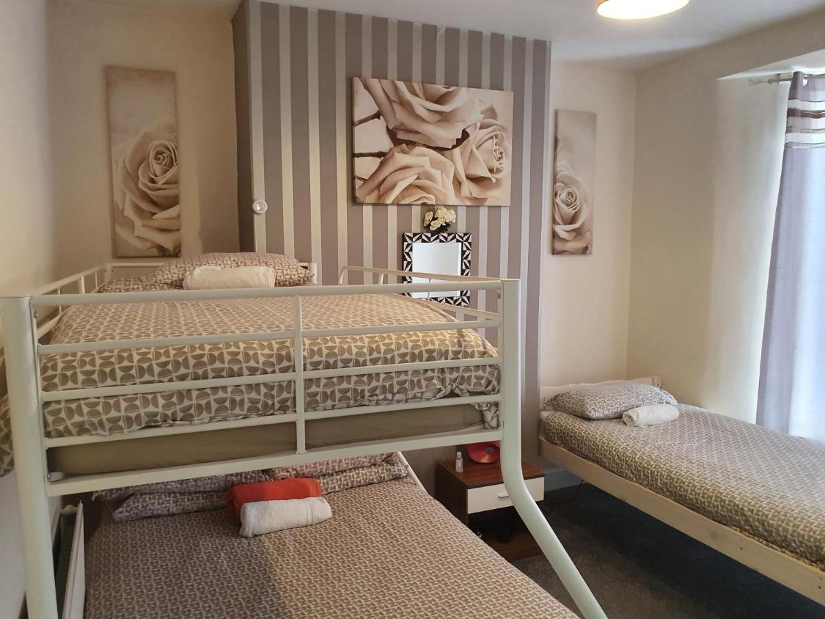 12 Person 6 Bedroom Self Catering House Liverpool Eksteriør bilde