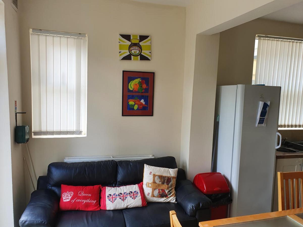 12 Person 6 Bedroom Self Catering House Liverpool Eksteriør bilde